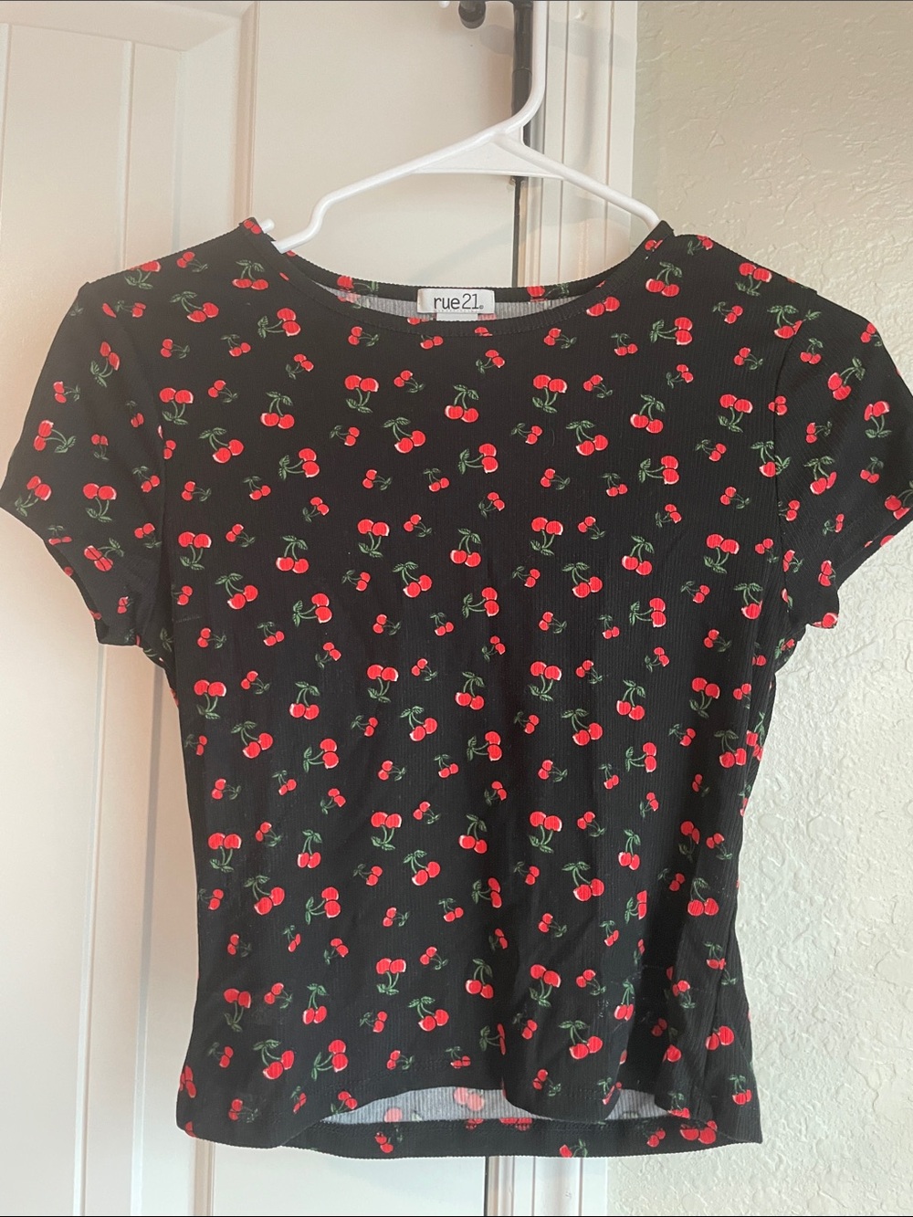 rue21 Black Cherry Print Ribbed Crop Top